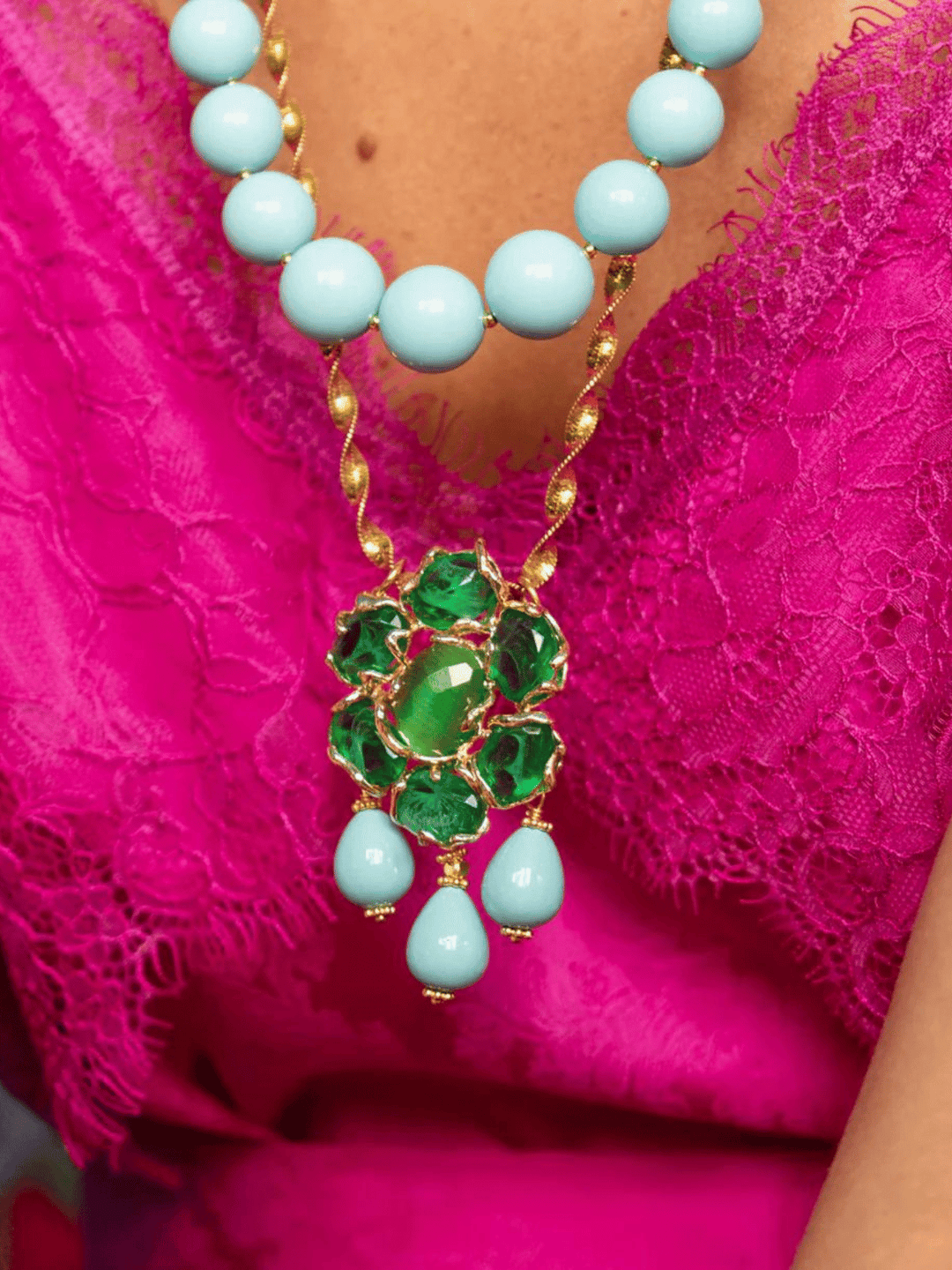 Domna Halskette mit grünem Blumenanhänger
