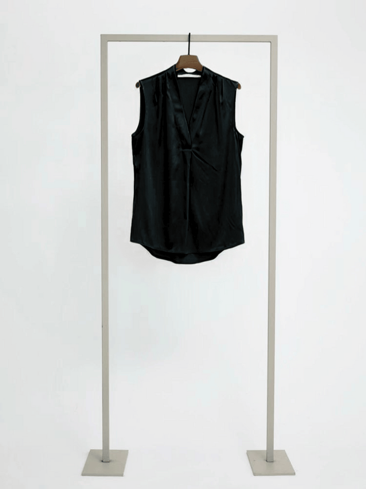 short-sleeved blouse black