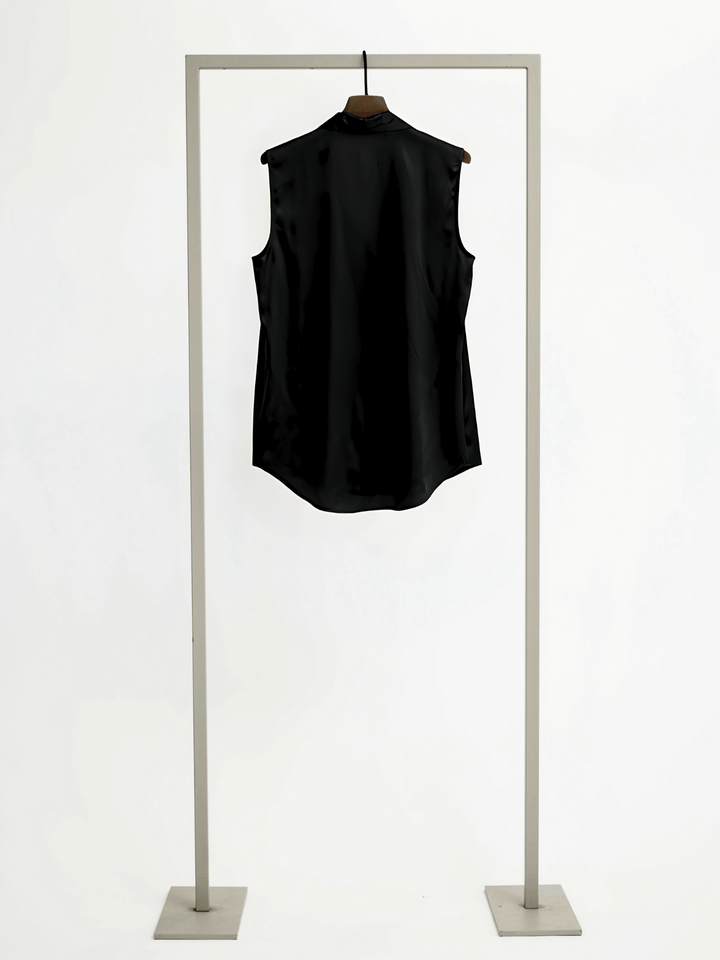 short-sleeved blouse black