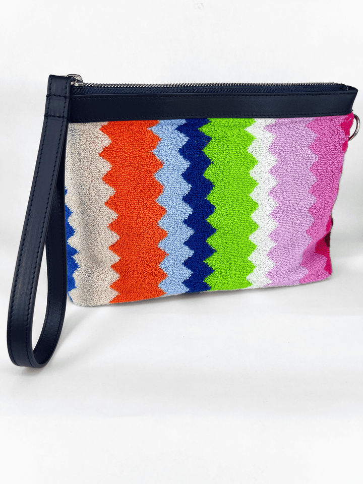 Bunte Missoni Clutch aus Baumwolle mit Zickzack-Muster und schwarzem Reißverschluss, Vorderansicht.